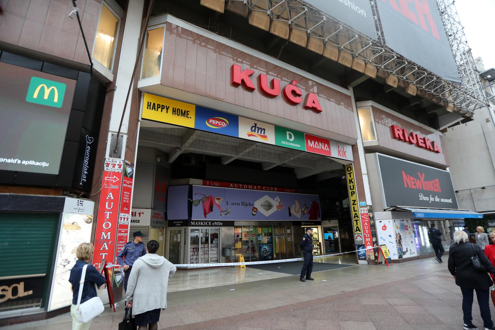 Zbog dojave o bombi ispražnjena je Robna kuća Rijeka Zbog dojave o bombi ispražnjena je Robna kuća Rijeka