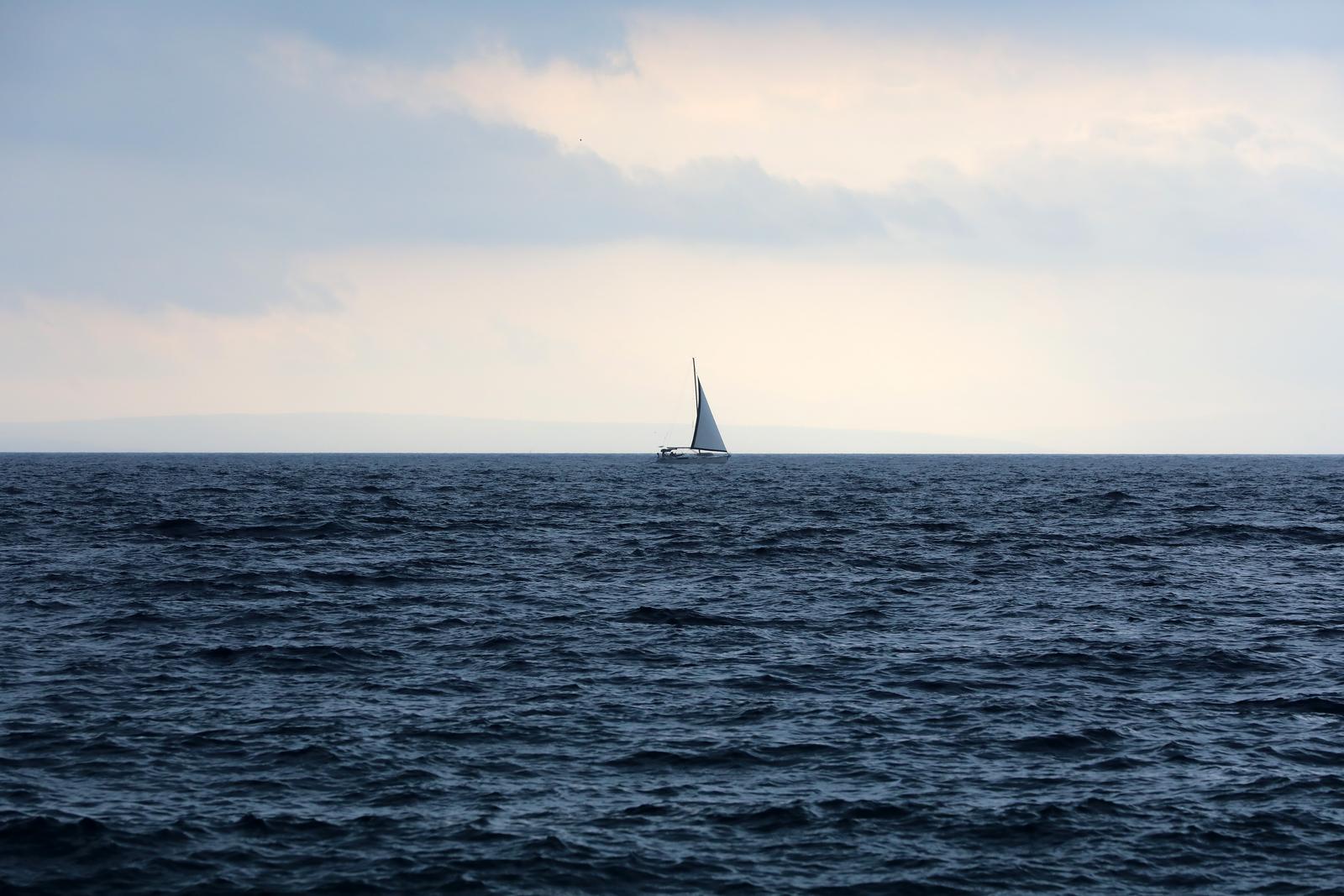 Rijeka: Valovi na moru na plaži Kantrida Rijeka: Valovi na moru na plaži Kantrida