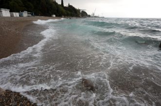 Rijeka: Valovi na moru na plaži Kantrida