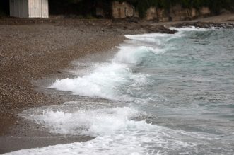 Rijeka: Valovi na moru na plaži Kantrida