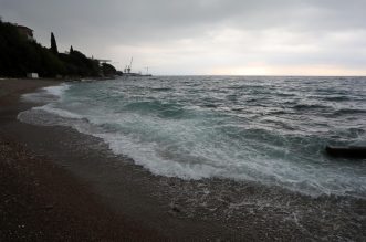 Rijeka: Valovi na moru na plaži Kantrida