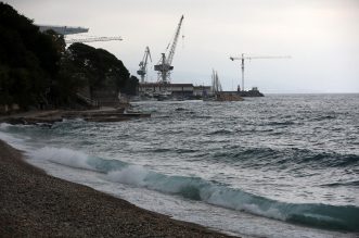 Rijeka: Valovi na moru na plaži Kantrida