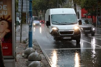 Rijeka: Jaka kiša otežava promet po centru grada