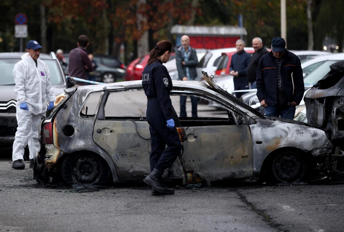Zagreb: Na parkiralištu u Sloboštini tijekom noći izgorjelo osam automobila
