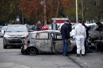 Zagreb: Na parkiralištu u Sloboštini tijekom noći izgorjelo osam automobila