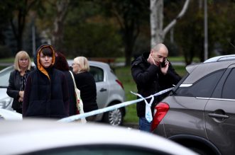 Zagreb: Na parkiralištu u Sloboštini tijekom noći izgorjelo osam automobila