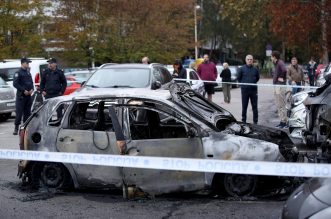 Zagreb: Na parkiralištu u Sloboštini tijekom noći izgorjelo osam automobila