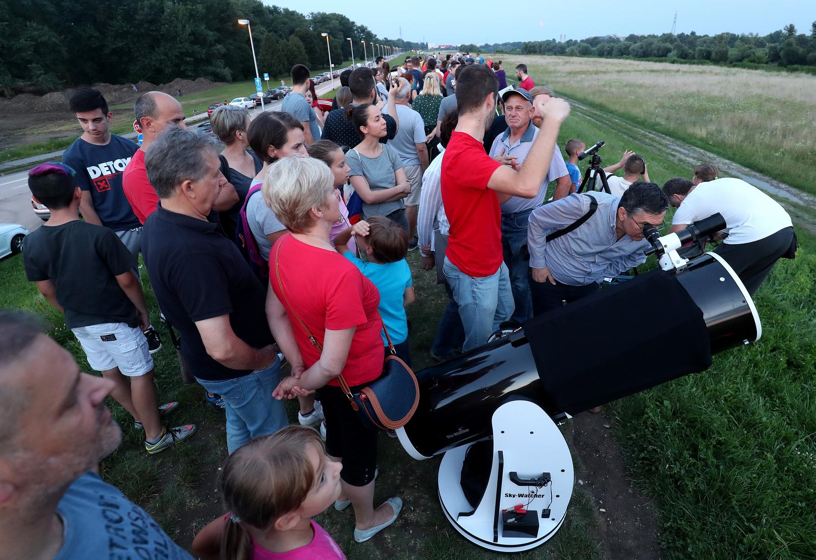 Zagreb: Gledanje najduže potpune pomrčine Mjeseca ovog stoljeća