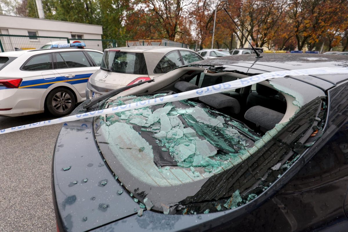 Zagreb: Dvojica mladića napala starijeg čovjeka, opljačkali ga i bejzbol palicom razbili auto