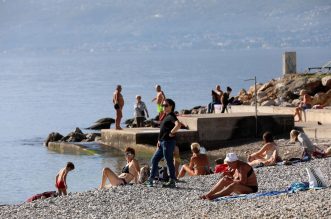 Rijeka: Gradska plaža na Kantridi puna je kupača