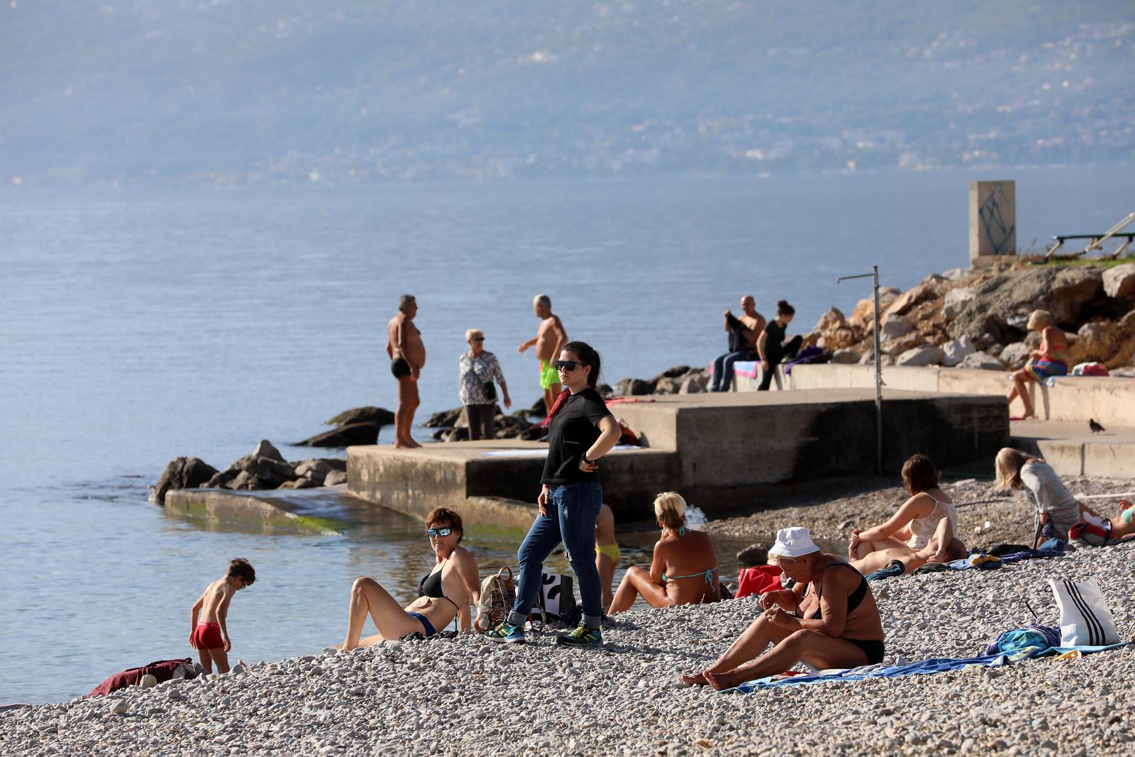 Rijeka: Gradska plaža na Kantridi puna je kupača