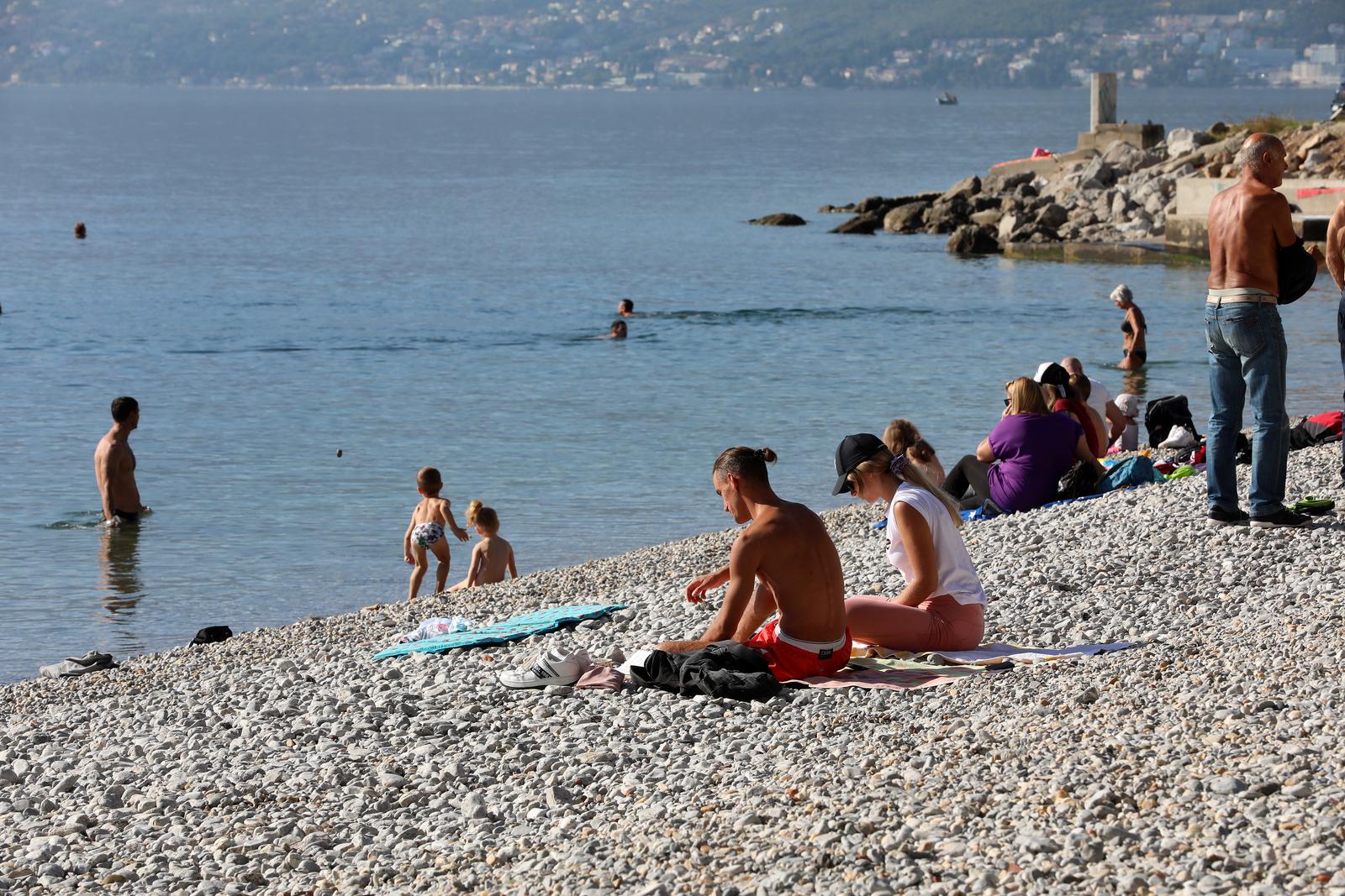 Rijeka: Gradska plaža na Kantridi puna je kupača