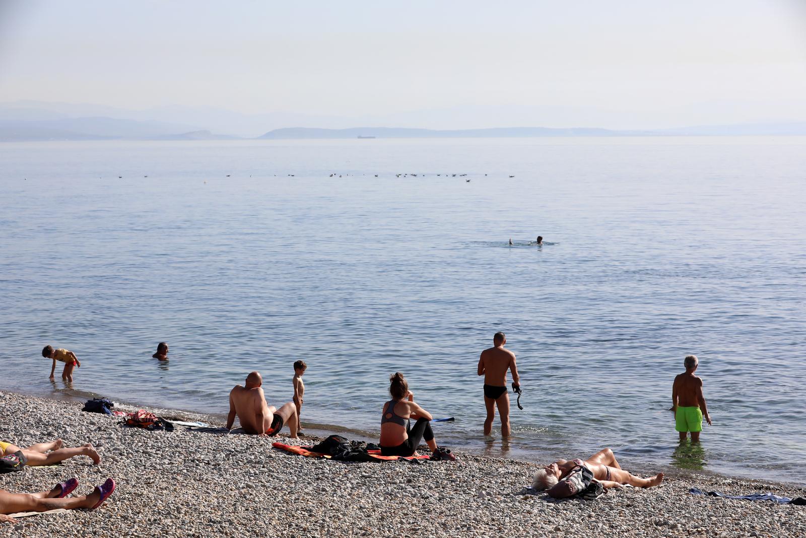 Rijeka: Gradska plaža na Kantridi puna je kupača