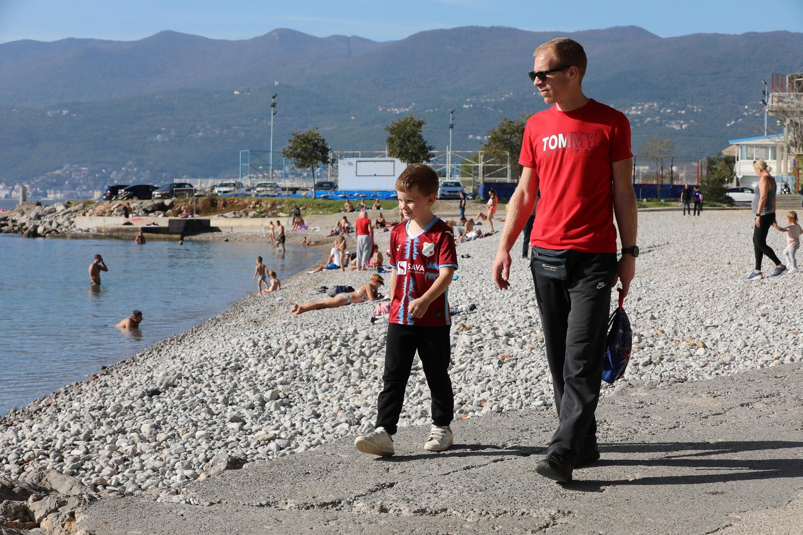 Rijeka: Gradska plaža na Kantridi puna je kupača