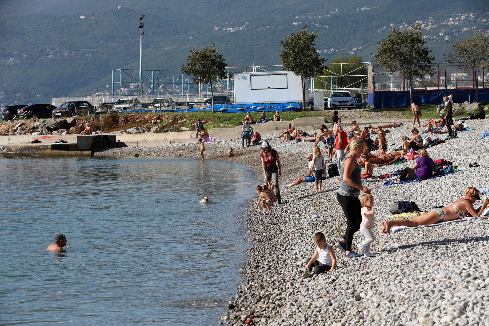 Rijeka: Gradska plaža na Kantridi puna je kupača