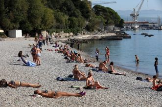 Rijeka: Gradska plaža na Kantridi puna je kupača