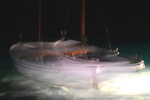 Pohvala – Dario Dorčić, Floating Pohvala – Dario Dorčić, Floating