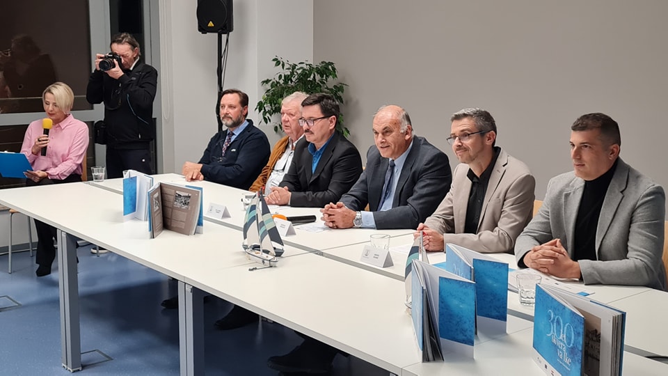 300 let va skavre icici (4) 300 let va skavre icici (4)