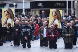 Molitva krunice na glavnom zagrebačkom trgu