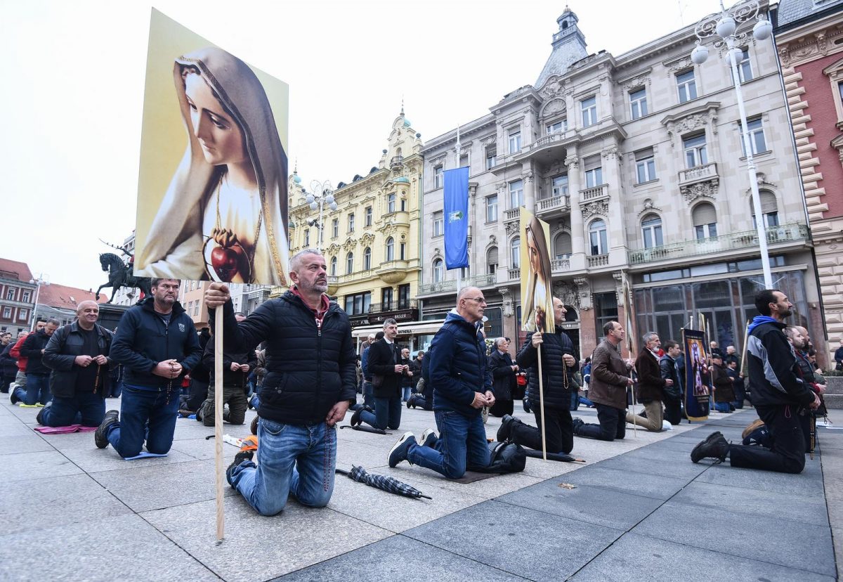 Molitva krunice na glavnom zagrebačkom trgu