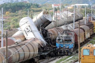 Sudar vlakova kod Rijeke: Teretni vlak zabio se u cisternu