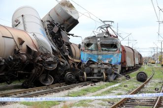 Sudar vlakova kod Rijeke: Teretni vlak zabio se u cisternu