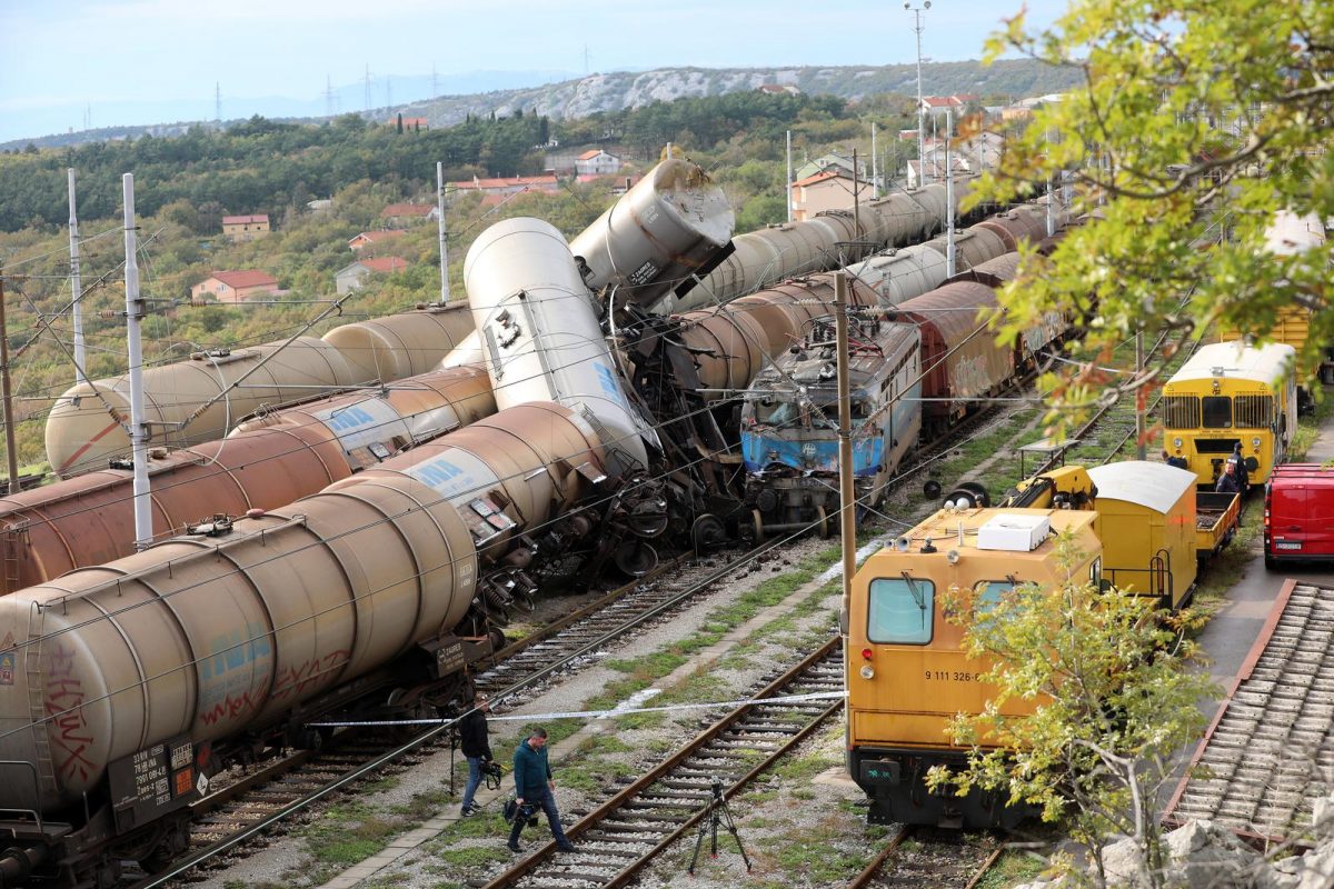 Sudar vlakova kod Rijeke: Teretni vlak zabio se u cisternu