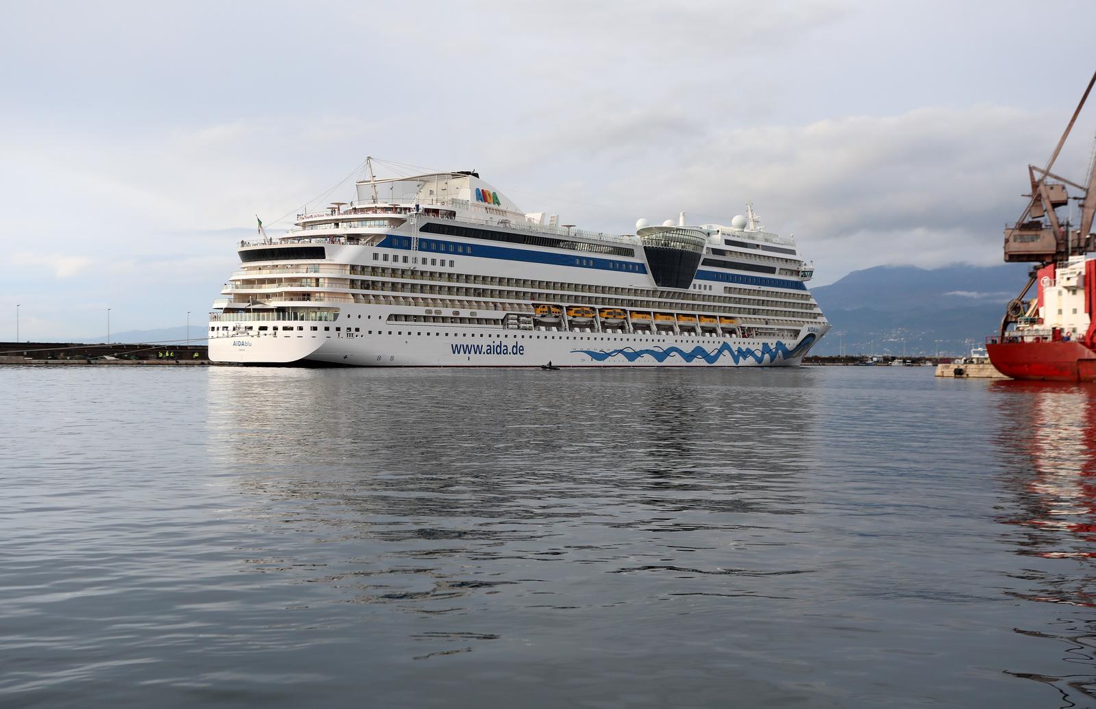 Rijeka: Kruzer AidaBlu uplovio u riječku luku Rijeka: Kruzer AidaBlu uplovio u riječku luku