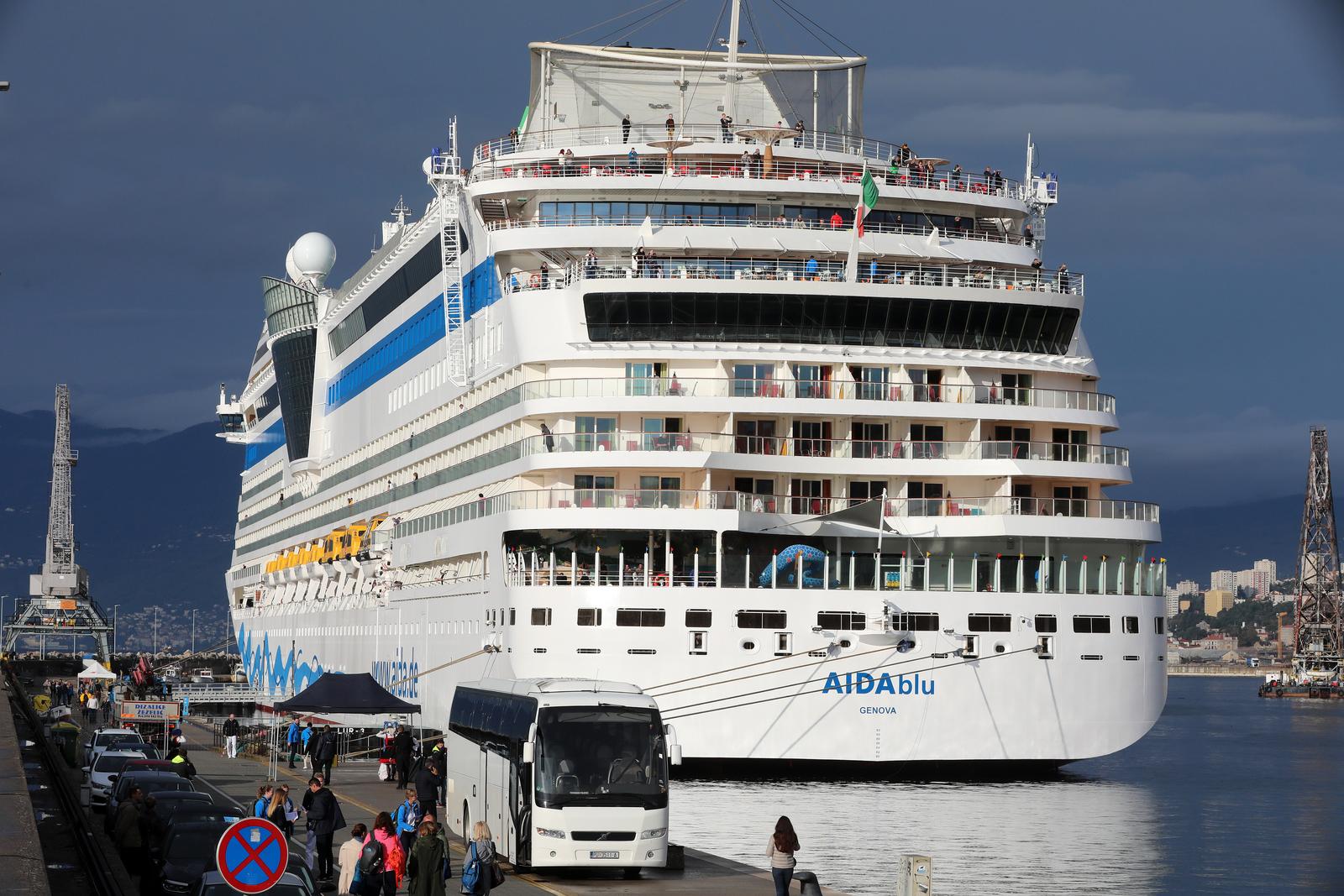 Rijeka: Kruzer AidaBlu uplovio u riječku luku Rijeka: Kruzer AidaBlu uplovio u riječku luku