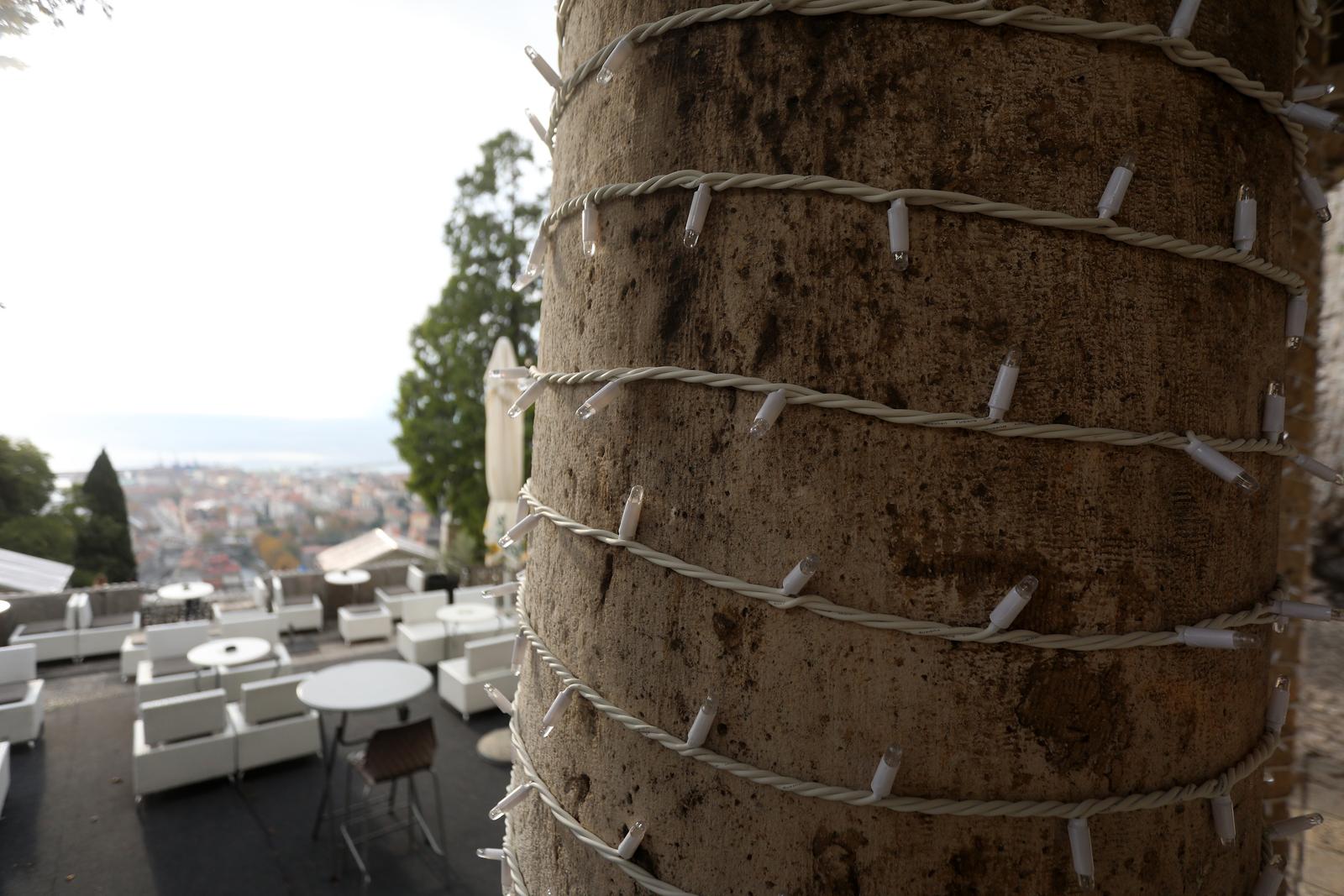 Trsatsku gradinu osvijetlit će više od 12 kilometara lampica Trsatsku gradinu osvijetlit će više od 12 kilometara lampica