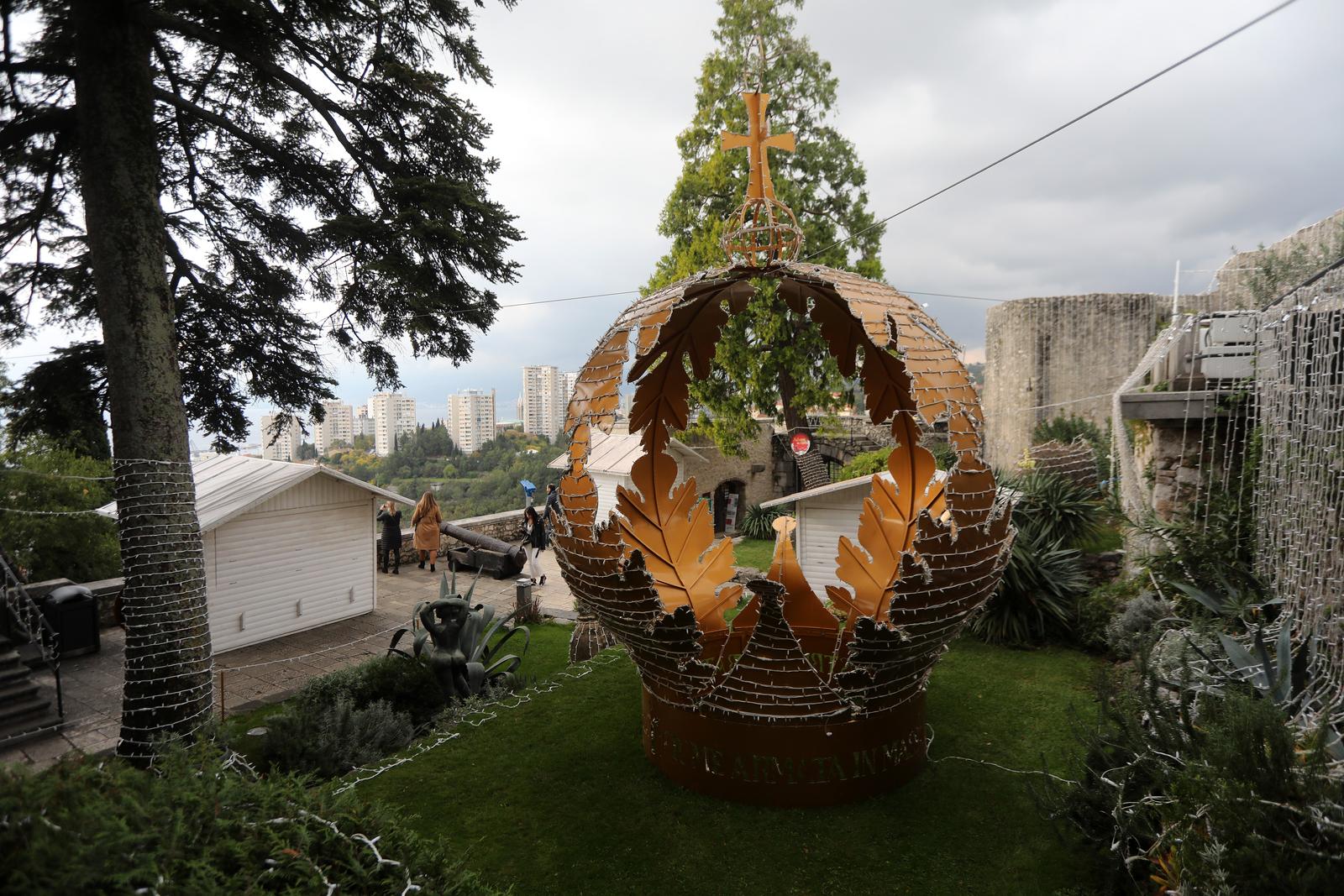 Trsatsku gradinu osvijetlit će više od 12 kilometara lampica Trsatsku gradinu osvijetlit će više od 12 kilometara lampica