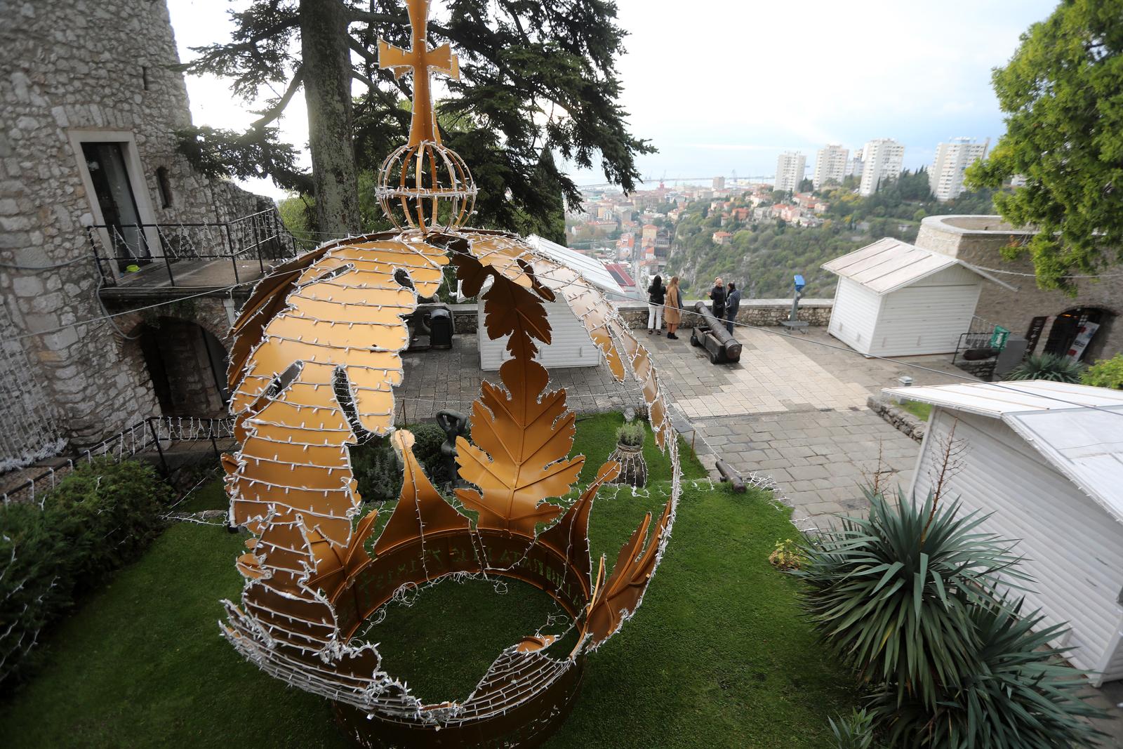 Trsatsku gradinu osvijetlit će više od 12 kilometara lampica Trsatsku gradinu osvijetlit će više od 12 kilometara lampica