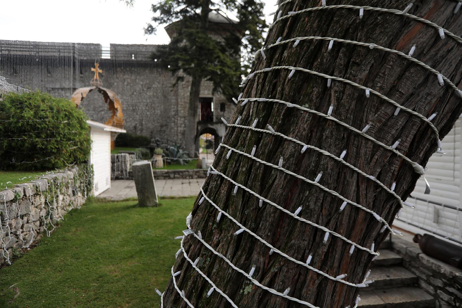 Trsatsku gradinu osvijetlit ?e vie od 12 kilometara lampica Trsatsku gradinu osvijetlit ?e vie od 12 kilometara lampica