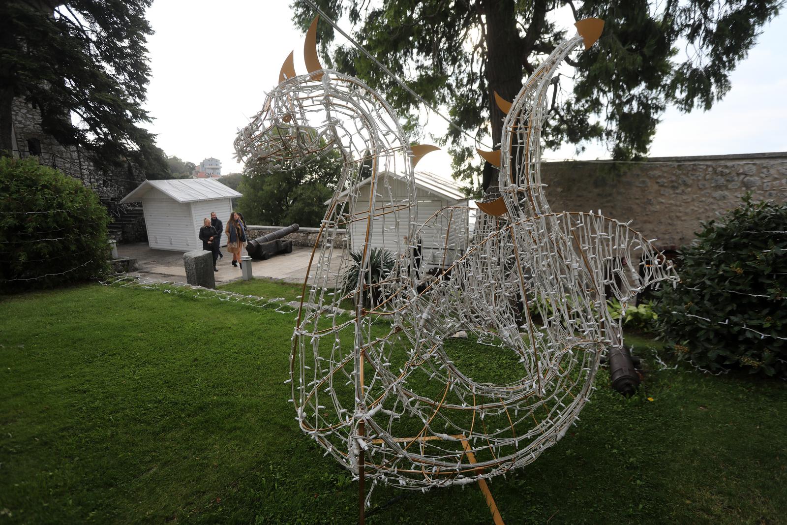 Trsatsku gradinu osvijetlit će više od 12 kilometara lampica Trsatsku gradinu osvijetlit će više od 12 kilometara lampica