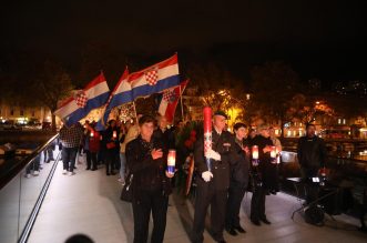 Rijeka: Paljenje svijeća povodom Dana sjećanja na zrtvu Vukovara i Škabrnje