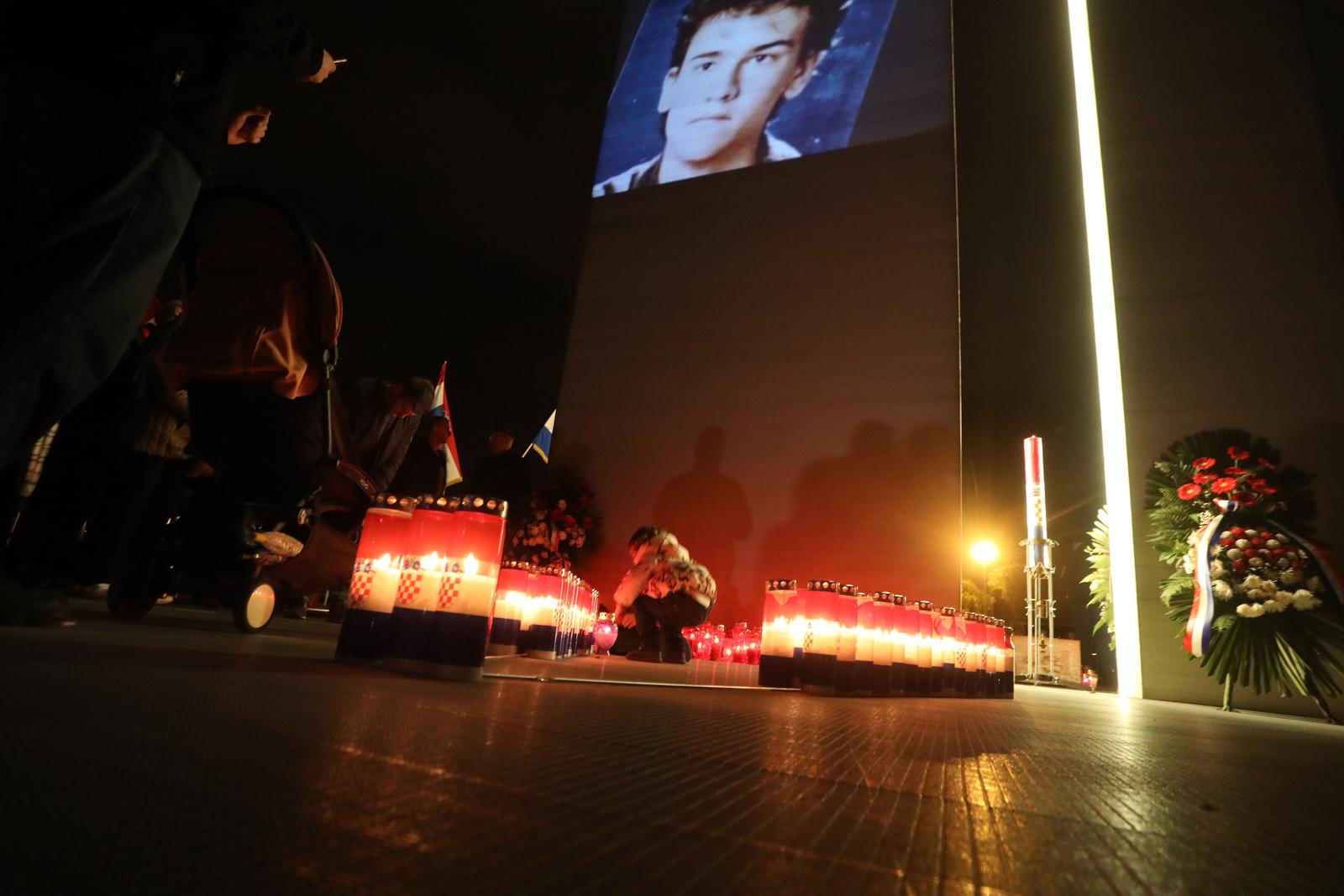 Rijeka: Paljenje svijeća povodom Dana sjećanja na zrtvu Vukovara i Škabrnje