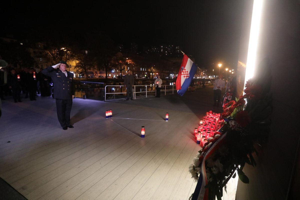 Rijeka: Paljenje svijeća povodom Dana sjećanja na zrtvu Vukovara i Škabrnje