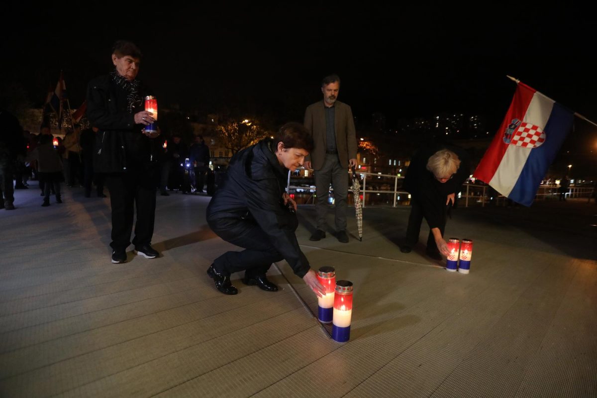 Rijeka: Paljenje svijeća povodom Dana sjećanja na zrtvu Vukovara i Škabrnje