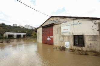 Potop u Novom Vinodolskom, zatvorene ceste