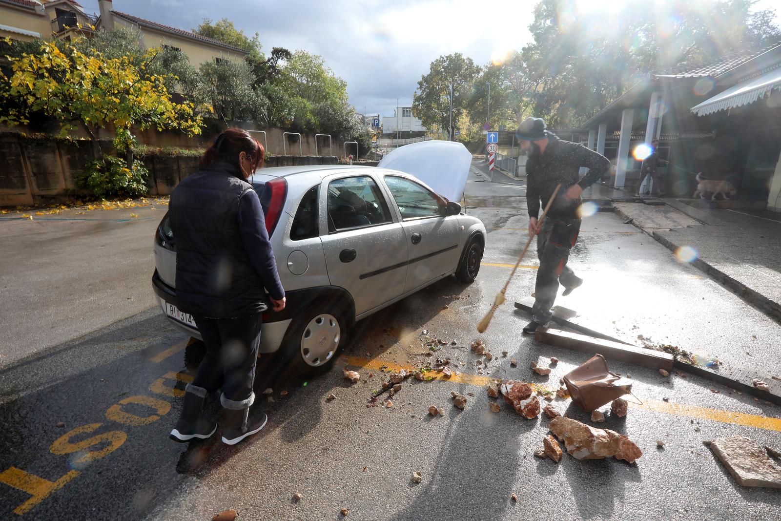 Vodena bujica potopila Malinsku Vodena bujica potopila Malinsku