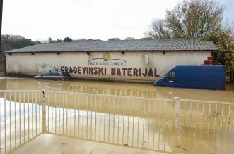 Potop u Novom Vinodolskom, zatvorene ceste