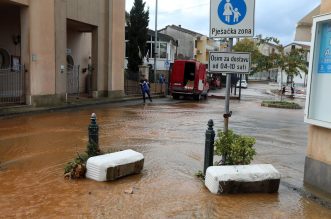 Vodena bujica potopila Malinsku