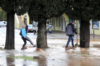 Vodena bujica potopila Malinsku