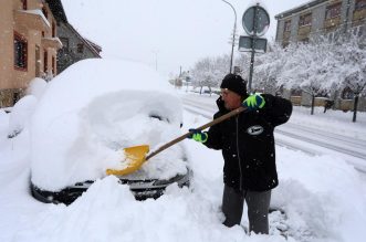 U Delnicama napadalo 40 centimetara snijega, otežan promet kroz mjesto