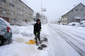 U Delnicama napadalo 40 centimetara snijega, otežan promet kroz mjesto