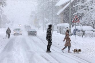 U Delnicama napadalo 40 centimetara snijega, otežan promet kroz mjesto