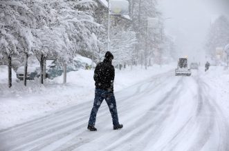 U Delnicama napadalo 40 centimetara snijega, otežan promet kroz mjesto