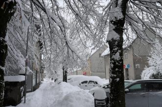 Delnice: Ralice čiste ulice, dok snijeg i dalje neumorno pada