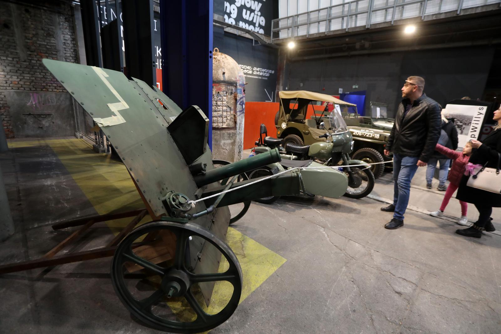 Rijeka: Izložba oldtimera, rezervnih dijelova, maketa i dječjih autića u hali Exportdrva Rijeka: Izložba oldtimera, rezervnih dijelova, maketa i dječjih autića u hali Exportdrva