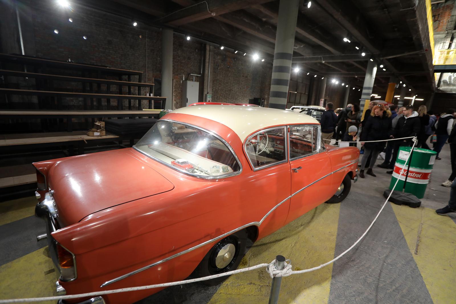 Rijeka: Izložba oldtimera, rezervnih dijelova, maketa i dječjih autića u hali Exportdrva Rijeka: Izložba oldtimera, rezervnih dijelova, maketa i dječjih autića u hali Exportdrva